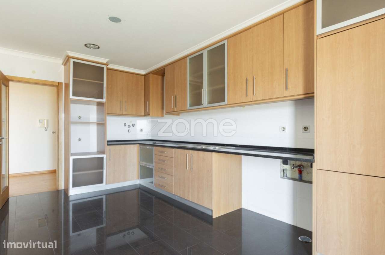 Apartamento T3 Paço de Arcos, varanda, vista mar e garagem-10