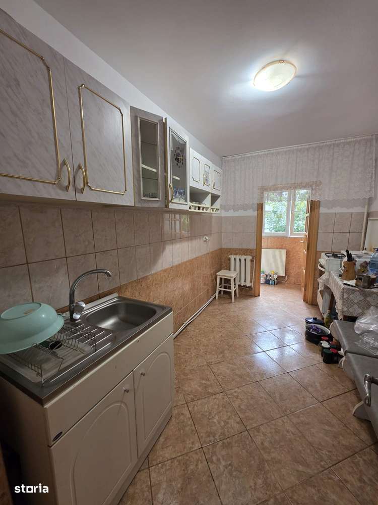 3 camere, decomandat, zona Favorit, parter cu balcon închis termopan - Imagine principală: 5/8