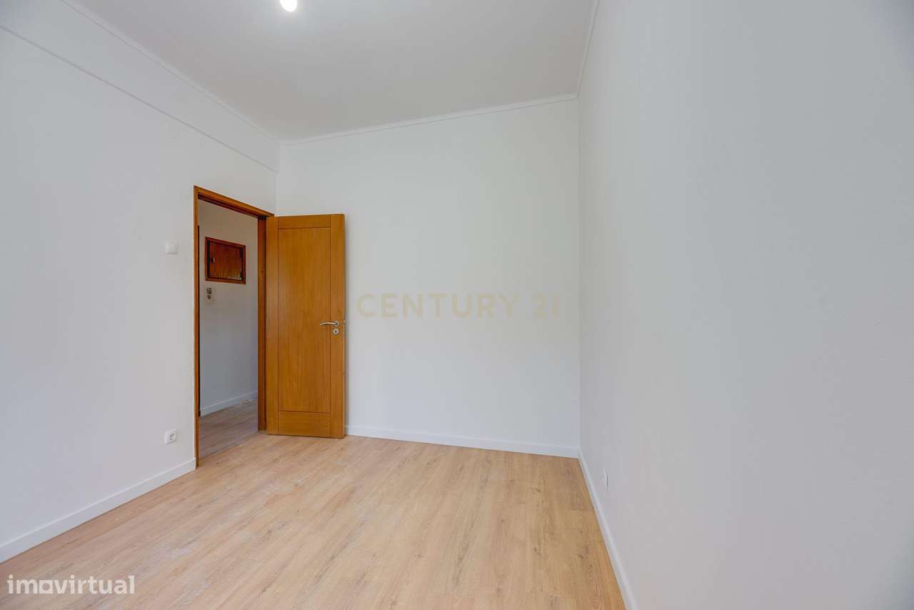 Apartamento T2 Renovado  na venda Nova -  Amadora-9