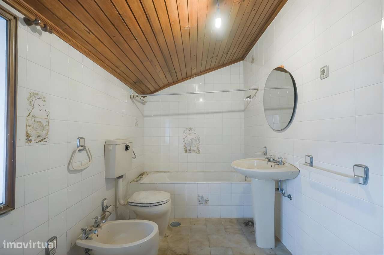 Moradia T8 na Póvoa do Varzim | Oportunidade de Investimento com...-17