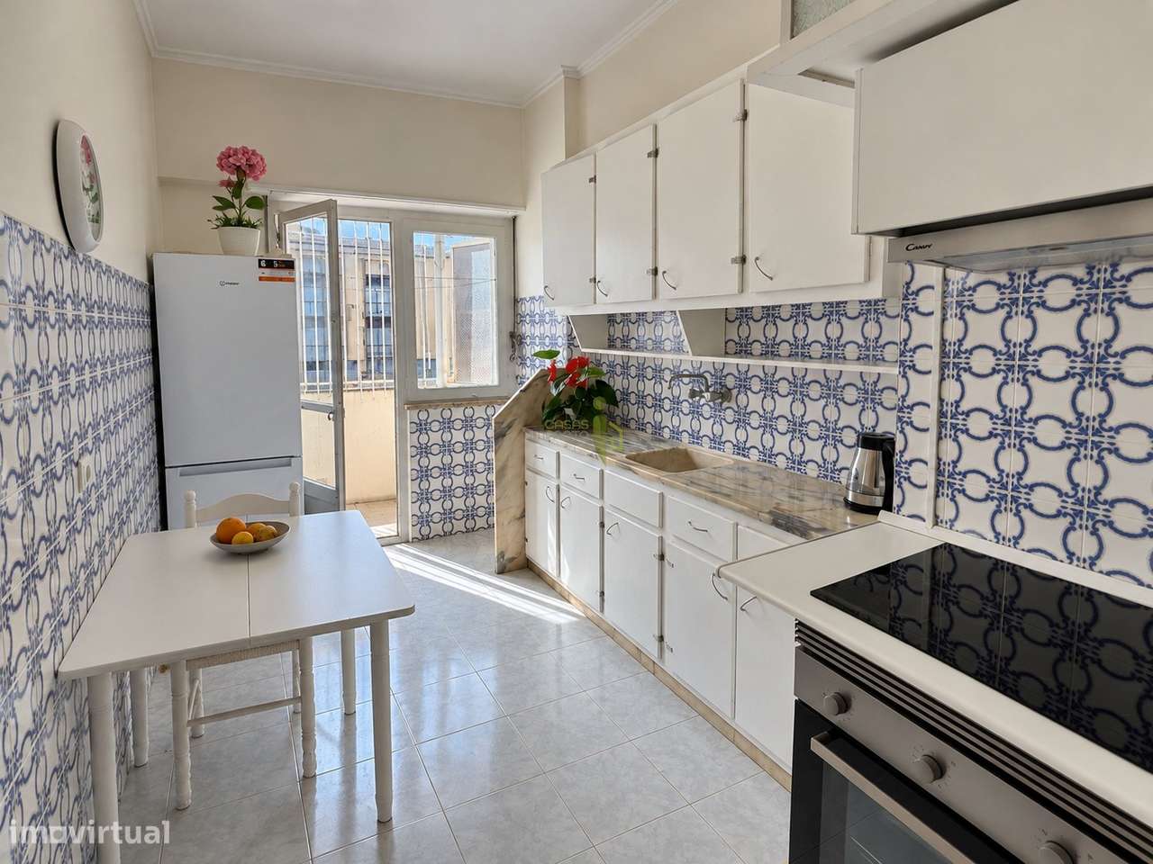 Apartamento T2 com Varanda, Elevador  | Junto a Comércio, Escolas e Tr-20