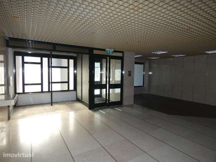 Loja no Centro de A dos Cunhados  com 215 m² - Grande imagem: 2/23