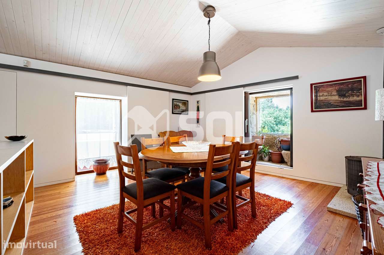 Moradia c/ piscina, terreno e logradouro em Cinfães - Grande imagem: 2/31