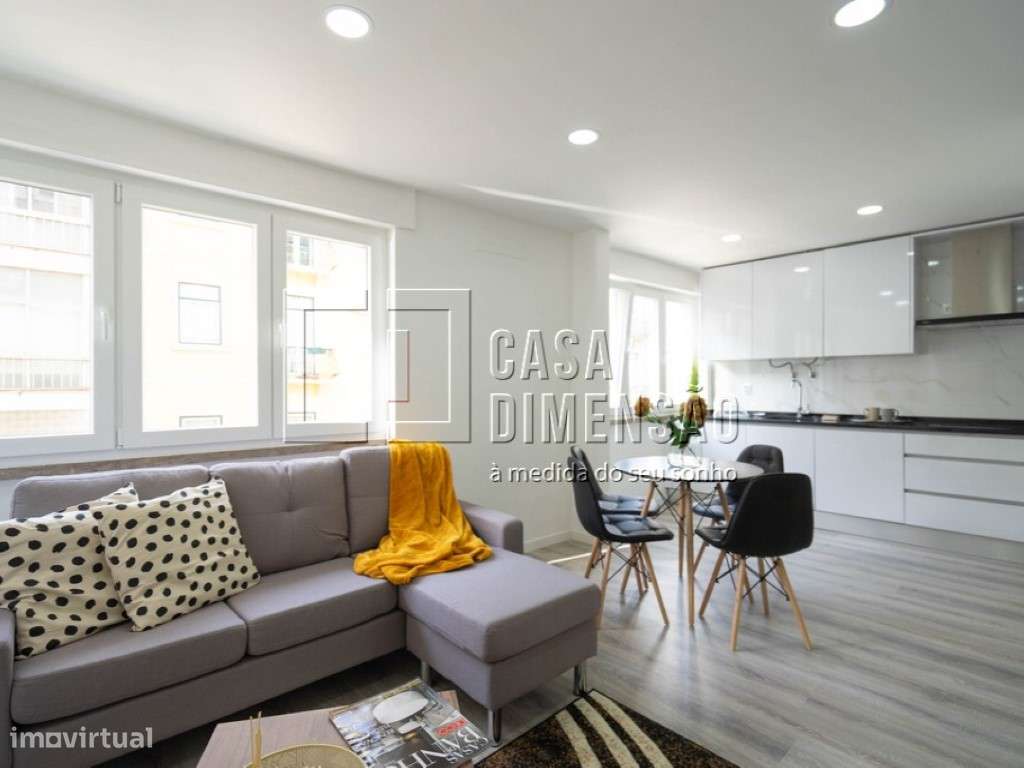 Apartamento de tipologia T3, com Varandas em Benfica!!-7