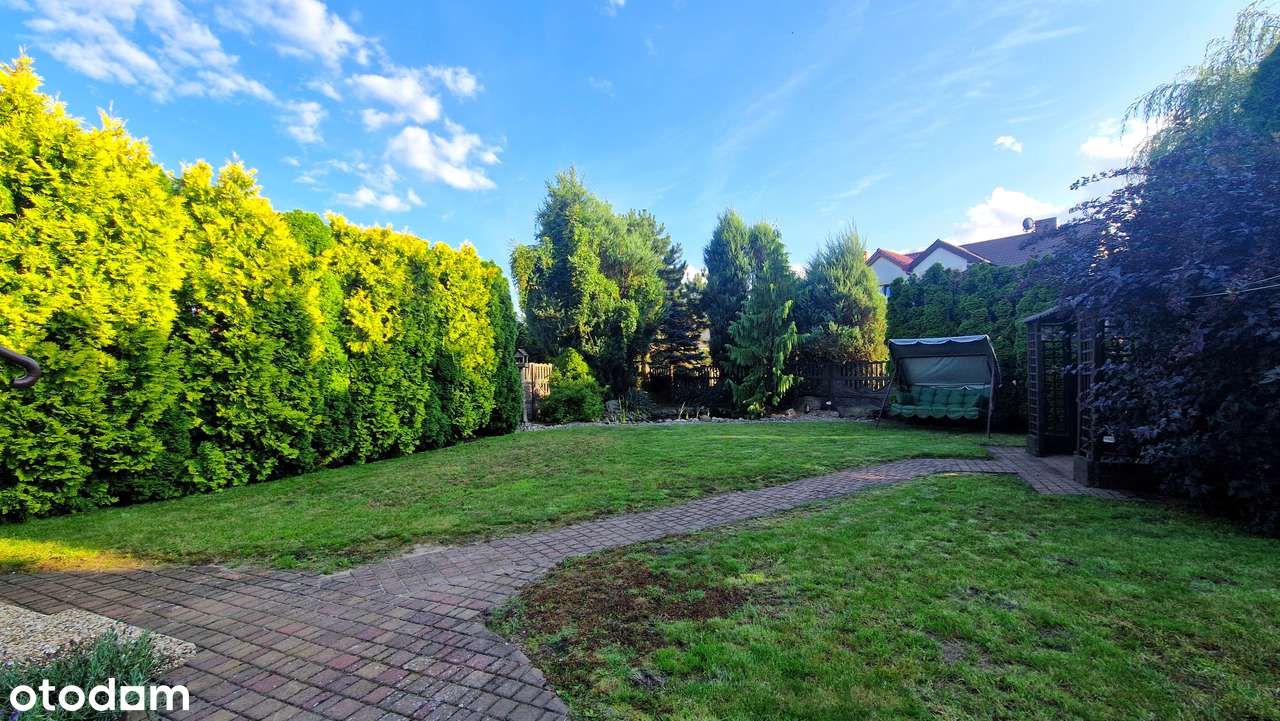 Przestronny bardzo zadbany dom, osobny garaż, zagospodarowany ogród-18
