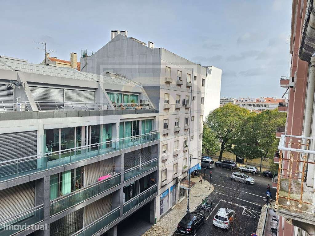 Encantador Apartamento T4 no Coração da Estefânia - Lisboa-21