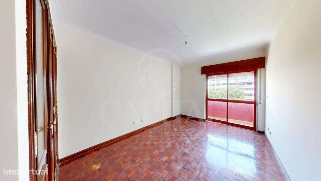 T2 espaçoso com varanda e garagem-15