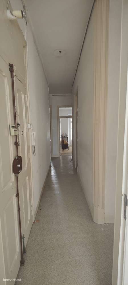 APARTAMENTO T-3 RUA TOMÁS RIBEIRO PARA REMODELAÇÃO TOTAL-45