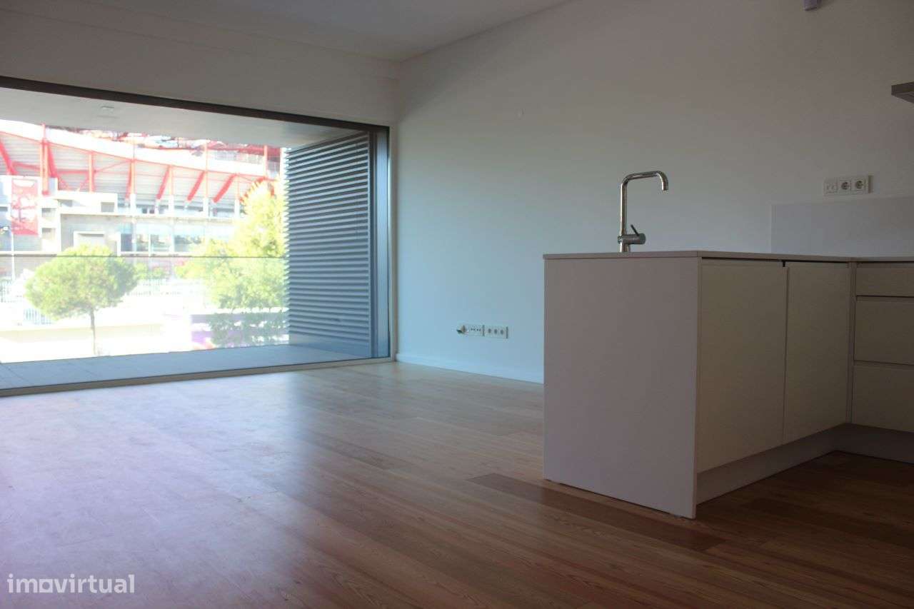 Fabuloso apartamento T1 Edifício Lux Terrace em frente Estádio da Luz - Grande imagem: 5/20