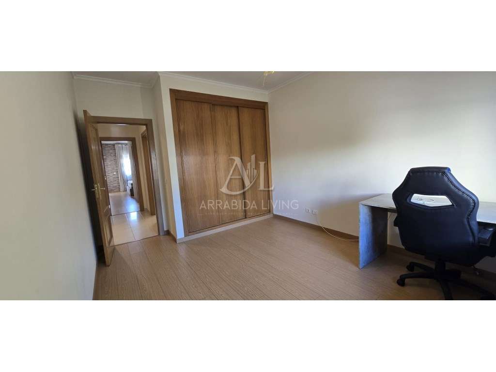 Apartamento T3 com otimas áreas a 5 minutos da Avenida Luisa Todi-20