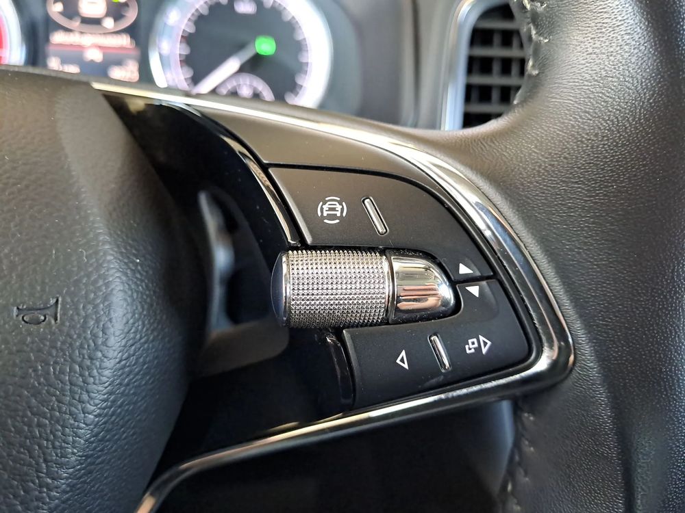 SKODA KAROQ 1.5 TSI ACT Style DSG Kamera HAK SmartLink Salon PL ASO 1wł VAT-MARŻA