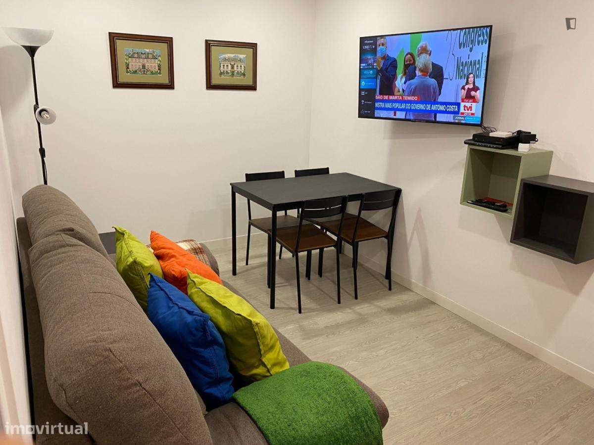 Quarto - localizado em Paranhos Porto - Grande imagem: 3/9