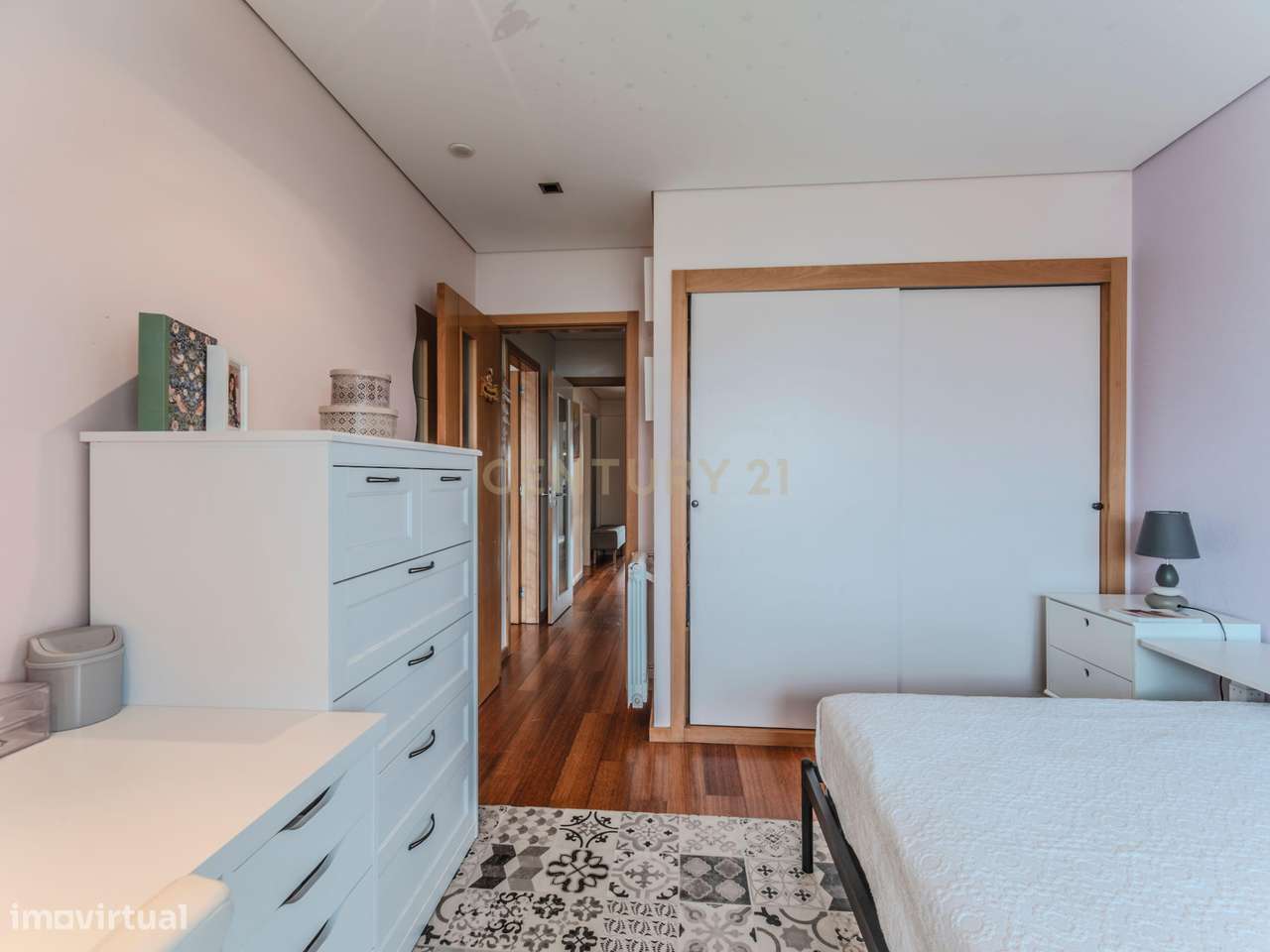 Luminoso T3+1 com Escritório e Varandas – Canidelo, Gaia-19