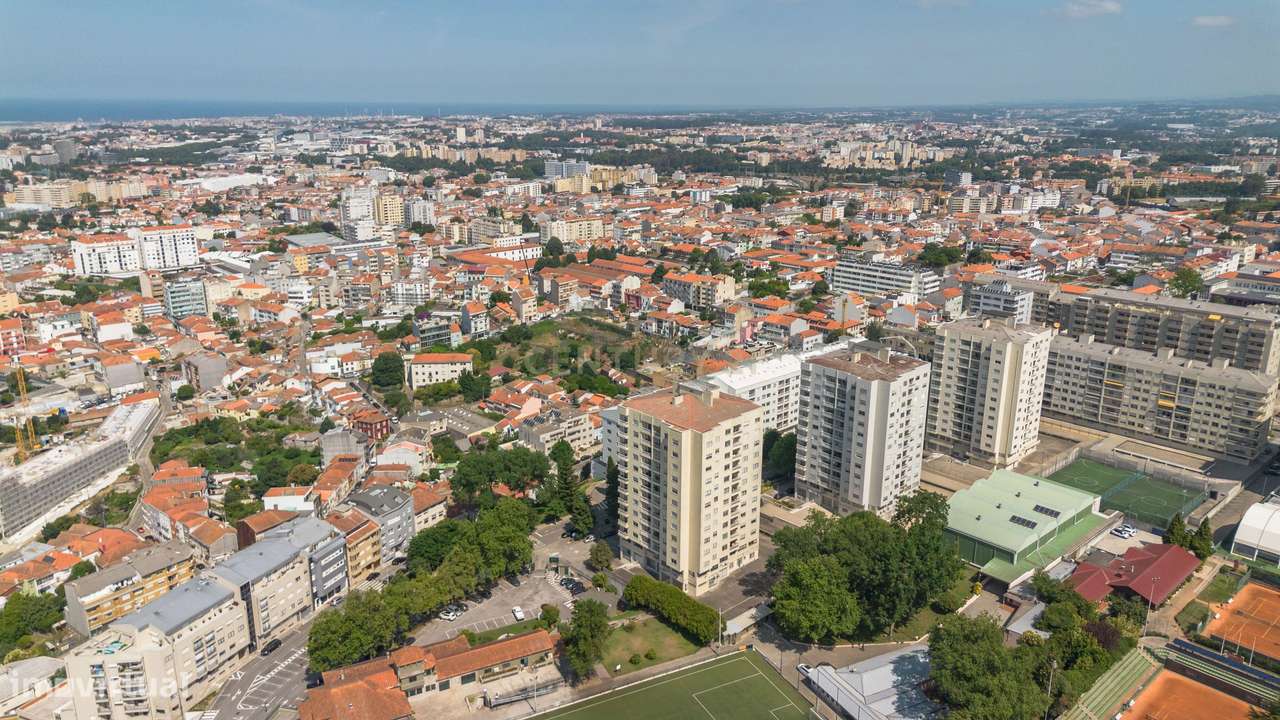 Apartamento T4 transformado em T3, com Arrecadação e Garagem – Rua Alv - Grande imagem: 5/38
