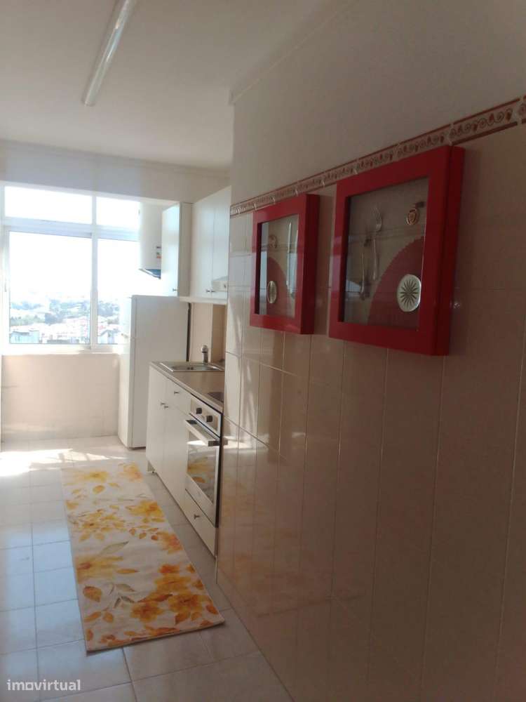 Apartamento T2 em Massamá Renovado com varanda e elevador-1