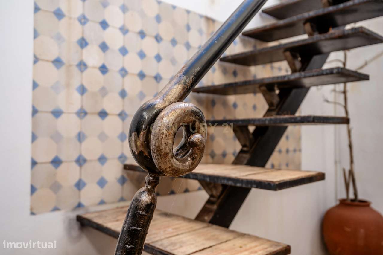 Elegante Moradia T0+2 Totalmente Renovada e Mobilada-11