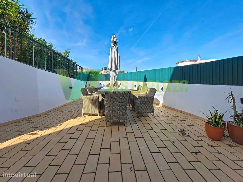 Moradia T3 com Vista Mar Perto de Carvoeiro com Jardim e Piscinas C...-9