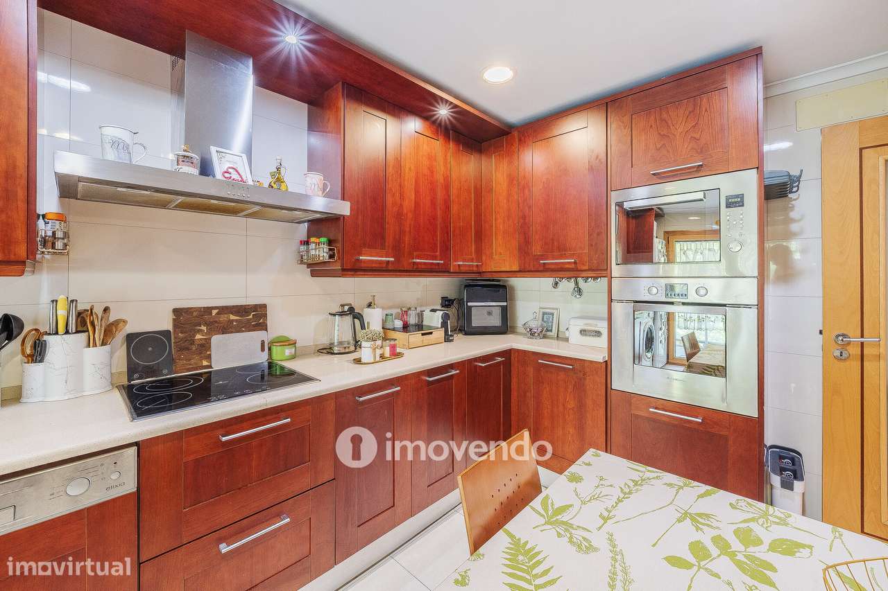 Apartamento T2 moderno, com garagem e varanda enorme, na Malvarosa-17