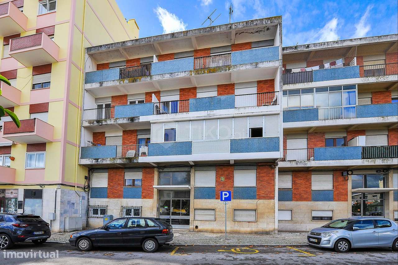 Invista no Seu Futuro: Apartamento T3 em  renovado no Coração de Setúb-27