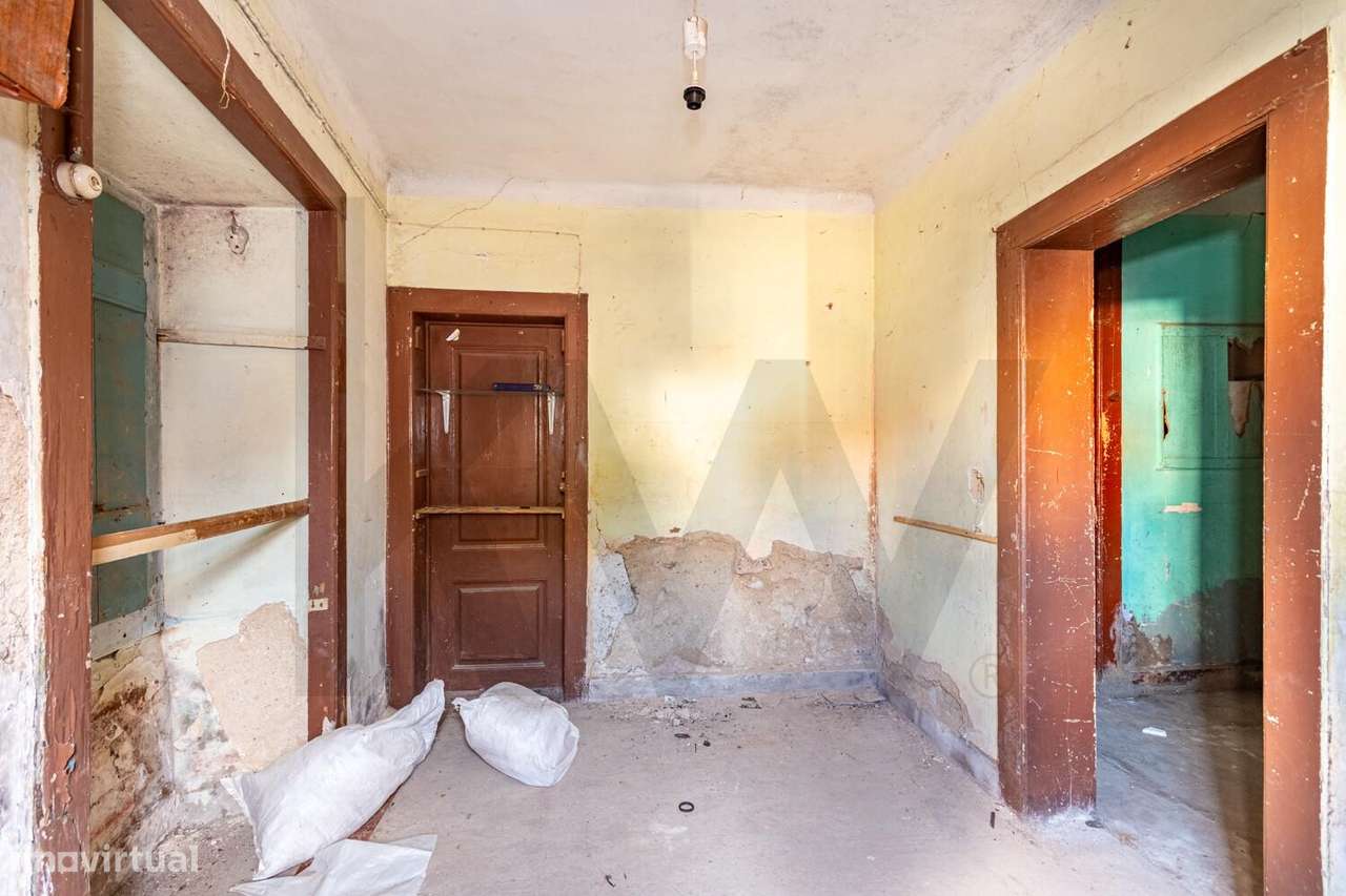 PRÉDIO EM RUÍNA c/ 3 APARTAMENTOS - 230 M2 - CANEÇAS - Odivelas - Grande imagem: 2/20