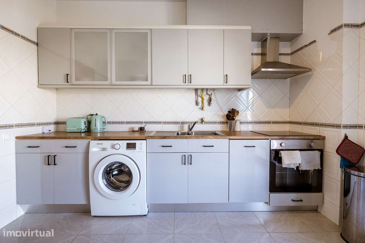 ESPAÇOSO E LUMINOSO APARTAMENTO T2 PARA VENDA PERTO DA PRAIA DA DONA A-11