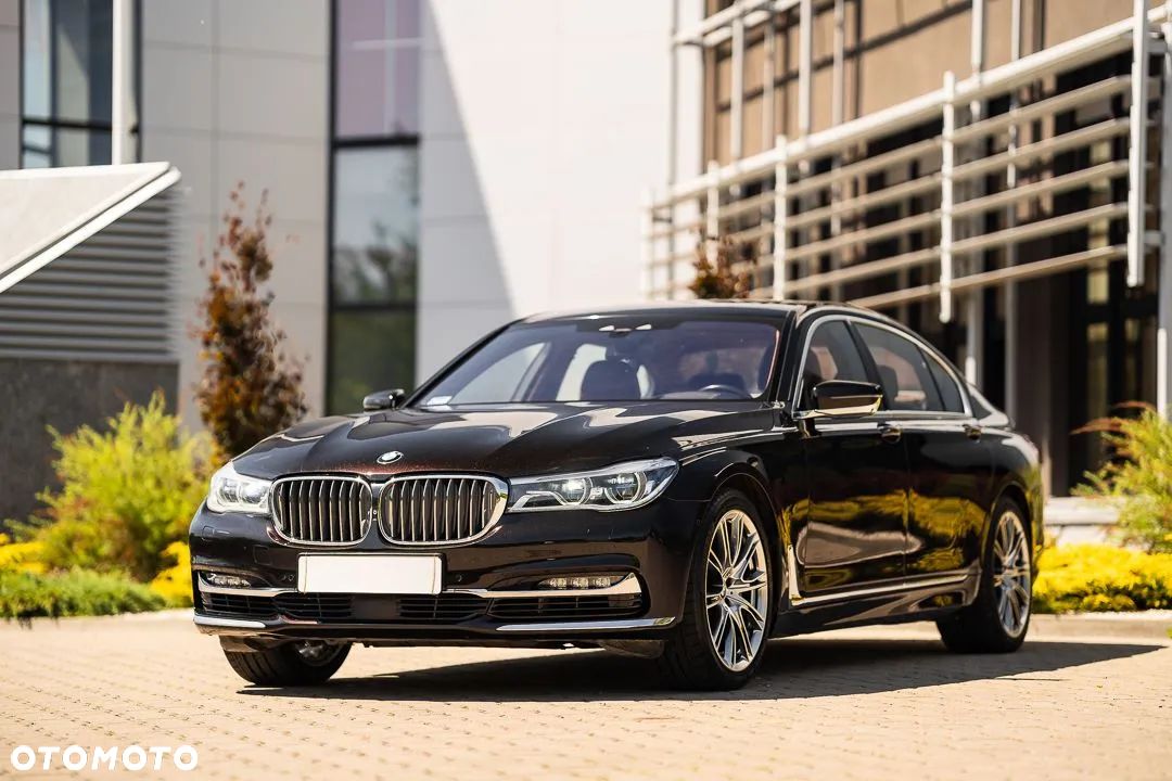 BMW Seria 7 750i xDrive - 1