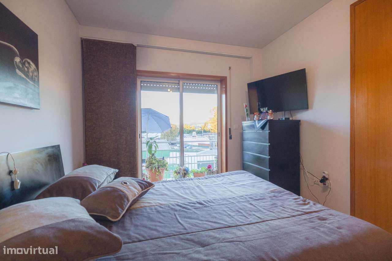 Apartamento T2, Gondomar, com varanda e 2 lugares de garagem-21