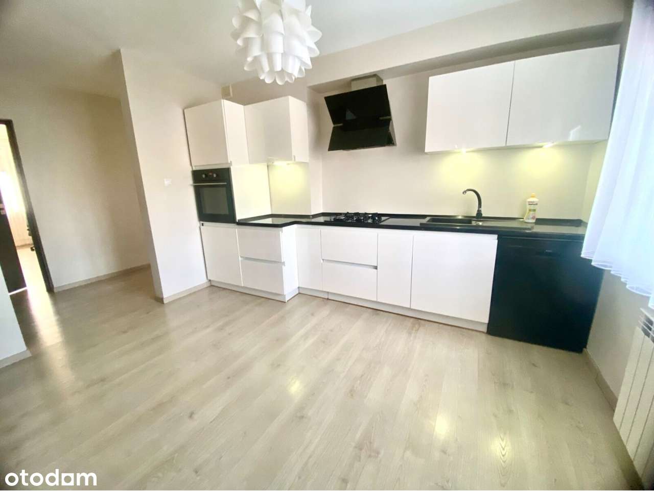 Dom- dwa niezależne pięta/2 x garaż/działka 1400m²-12