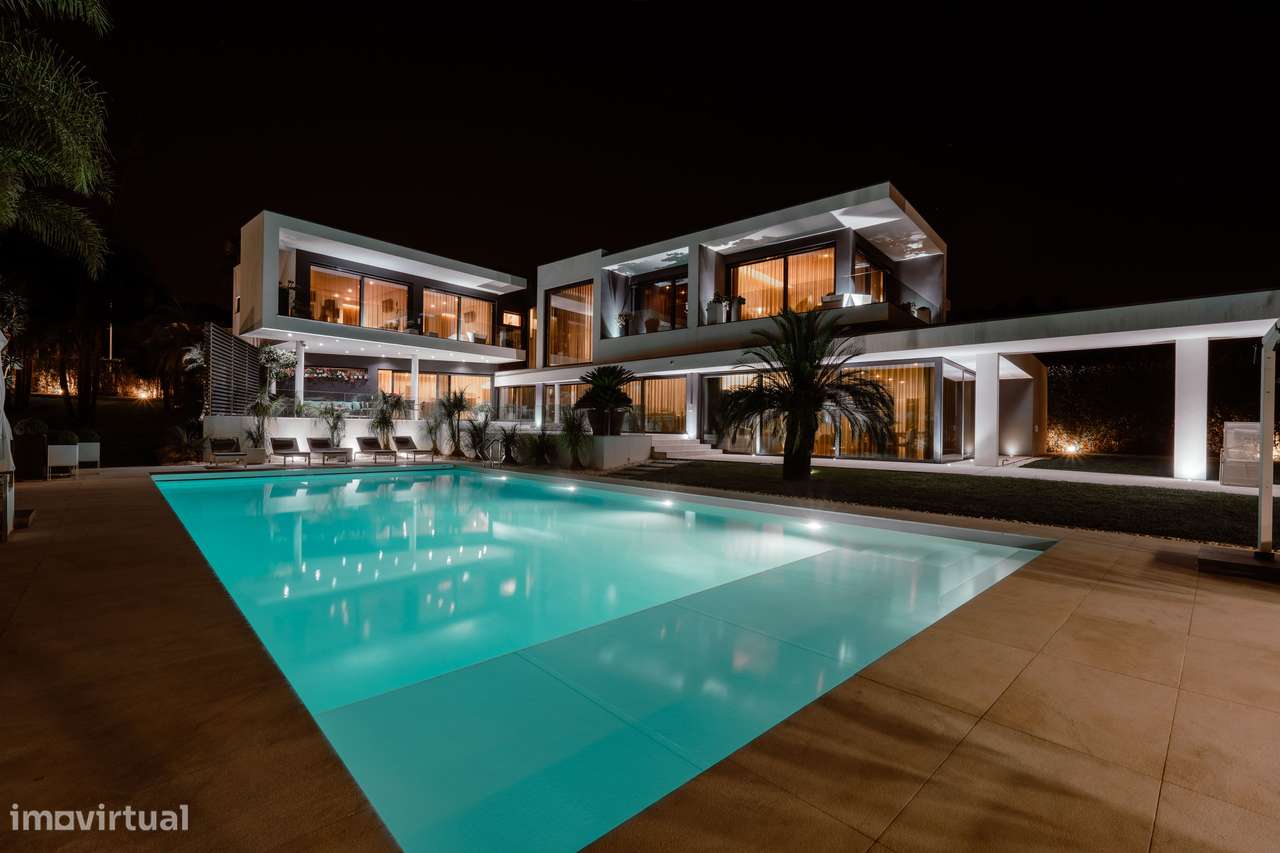 Deslumbrante moradia T5 com luxuriante espaço exterior - Grande imagem: 2/60