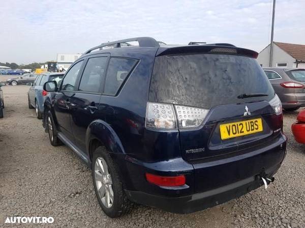 Dezmembrez Mitsubishi Outlander 2.2 diesel 2013 - 1