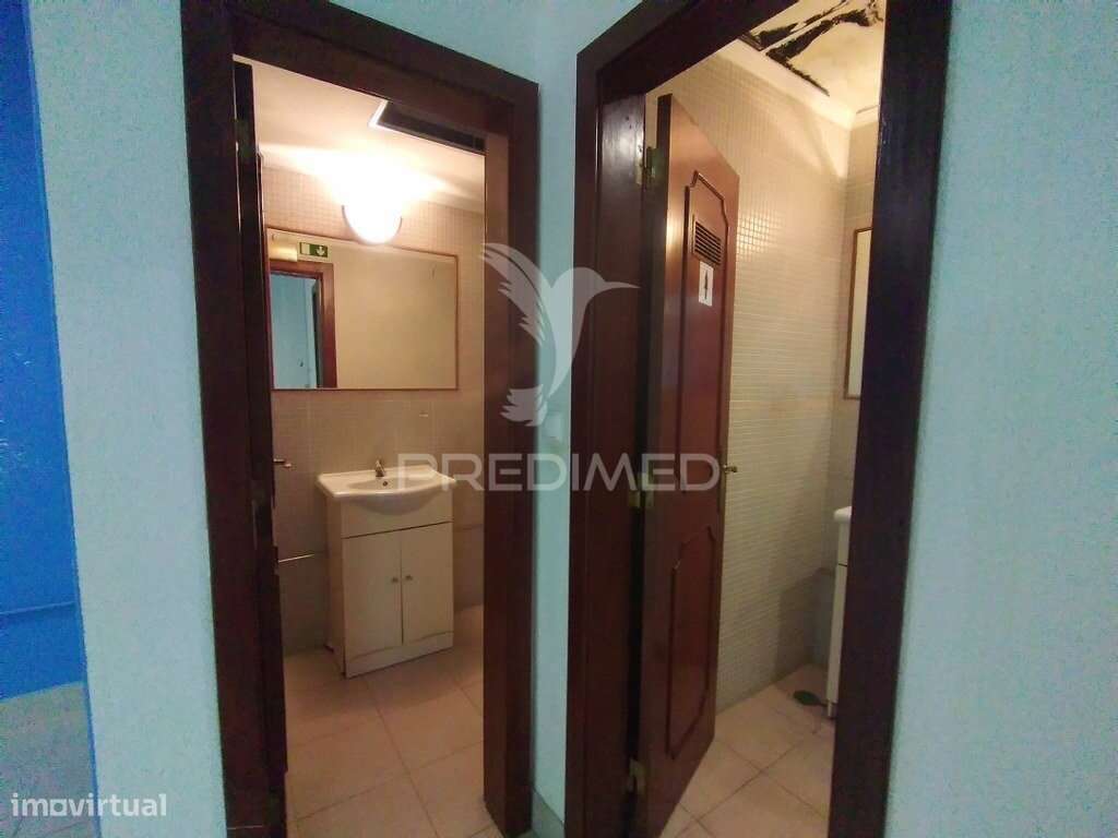 Vende se Loja  com 3 pisos Barreiro-22