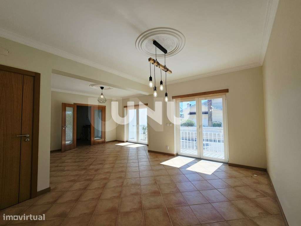 Moradia Geminada T4 - Zona Residencial-1