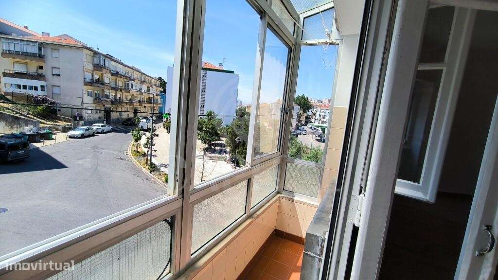 Apartamento T4 nas Mercês-5