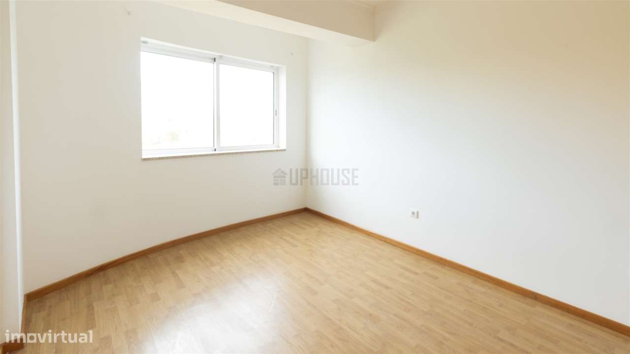 Apartamento T2 com Garagem Fechada - A Dois Minutos do Centro de Viseu-7