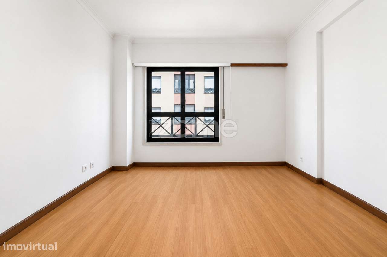 Apartamento T3 com duas Suites e Garagem no Centro de Tires - S.D.Rana-9