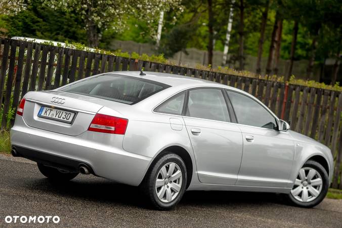 Audi A6 2.4 - 4