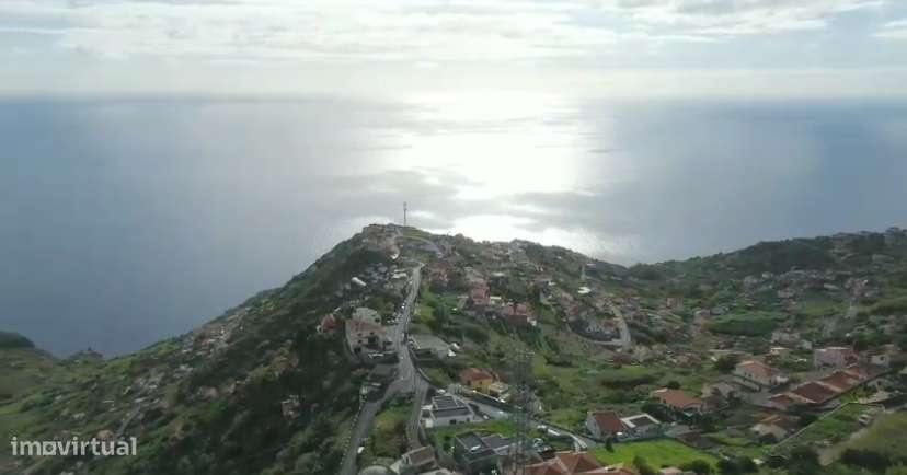 Terreno com Vista Desafogada e Excelente Exposição Solar – Madeira - Grande imagem: 4/5