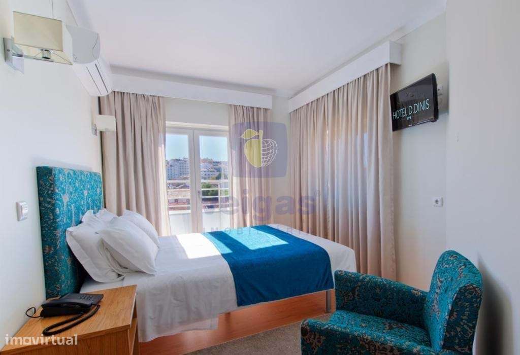 Hotel de 2 estrelas com 49 quartos, em atividade, com ocupação de 90%,-14