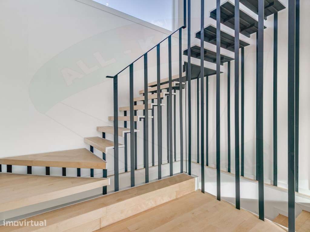 Moradia T3, a ESTREAR com Piscina em Famões, Odivelas: O seu Oásis!-17