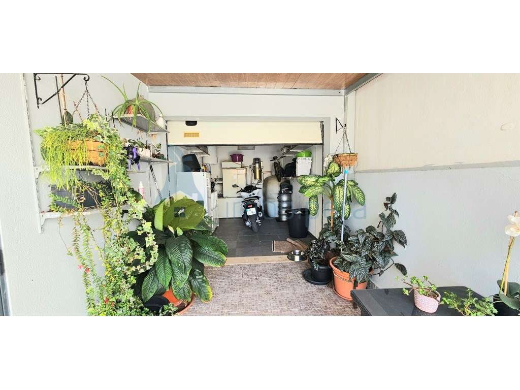 Moradia T4 com 260m2 de área e cave de 95m2, localizada no Monte da...-20