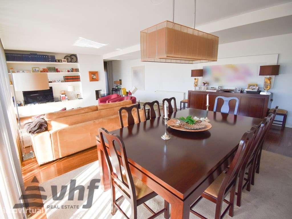 Oportunidade Única: T5 de Excelência no Condomínio Jardim das Camélias-5