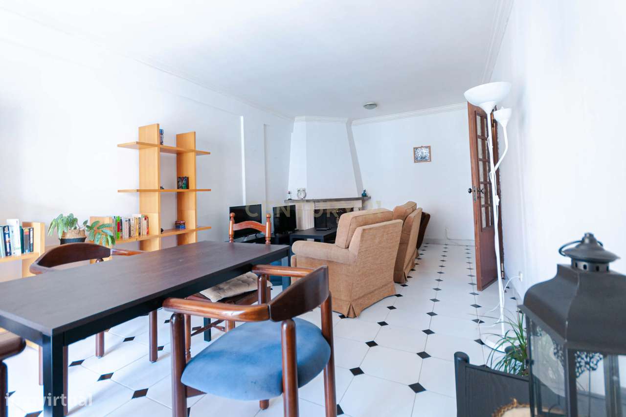 T2+1 Duplex com Garagem em Carcavelos-11