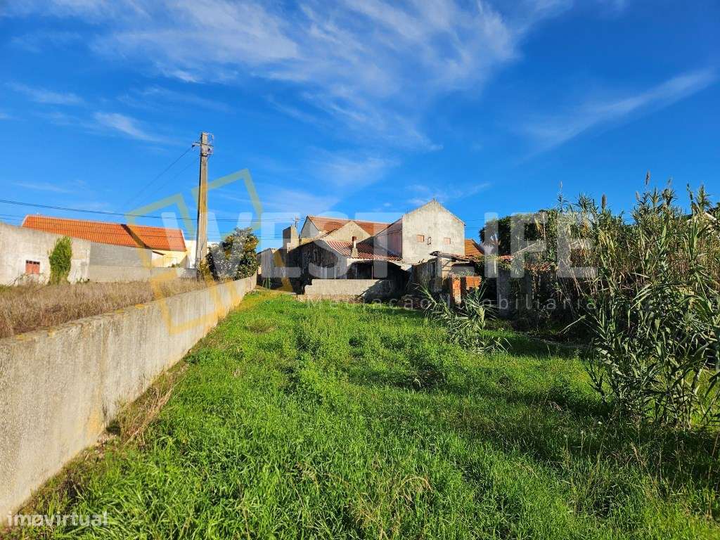 Moradia T2 +2 para reabilitar com excelente exposição solar e local... - Grande imagem: 4/27