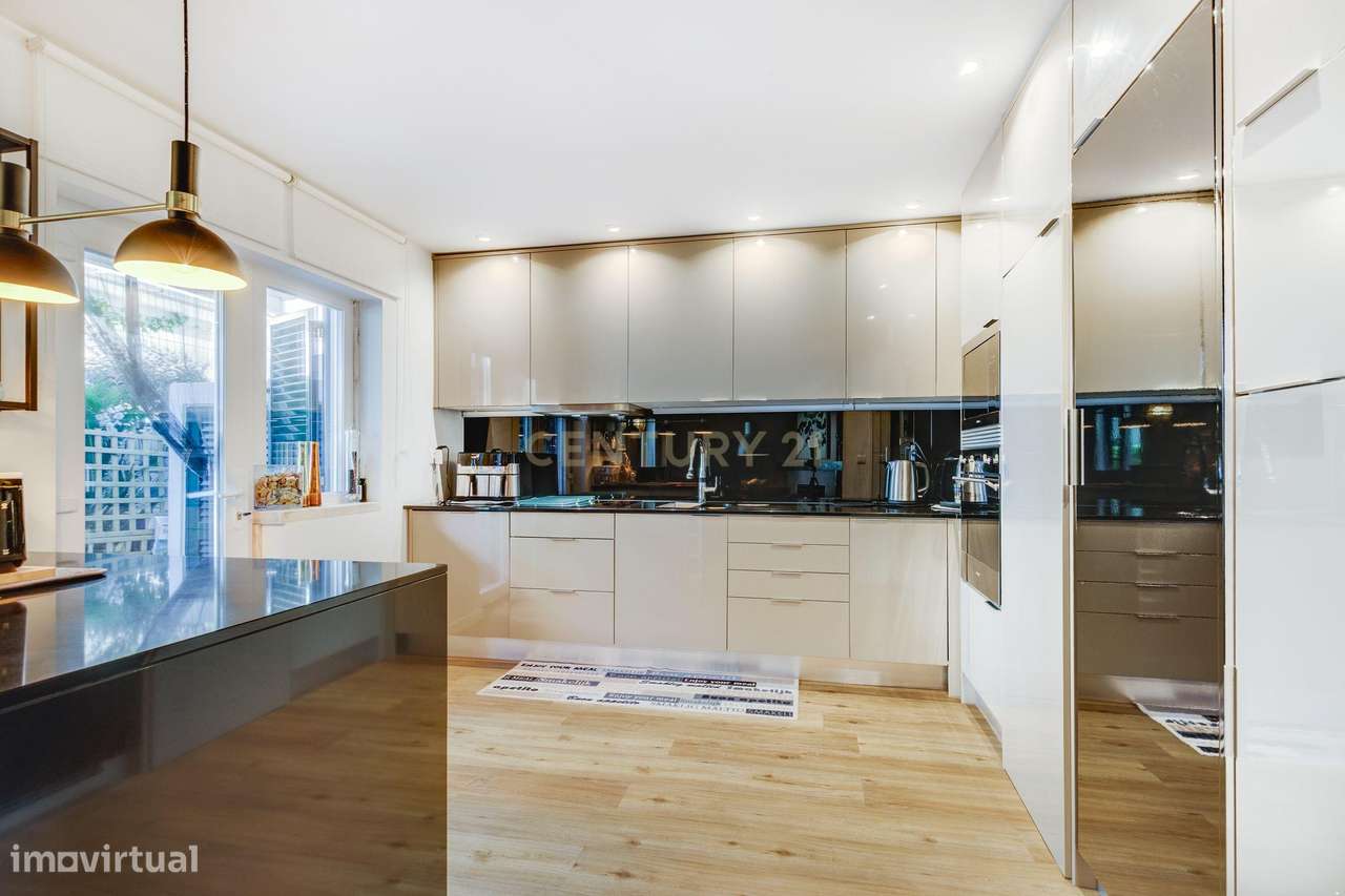 MORADIA T4 COM JARDIM E GARAGEM-9