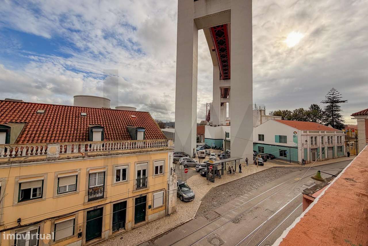 T2 Luminoso e Mobilado em Alcântara - Grande imagem: 2/15