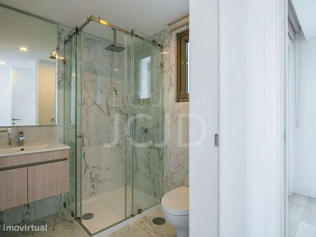 Moradia T3 de Luxo com Piscina Privativa-15