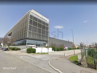 Armazém sito na Zona Industrial do Porto