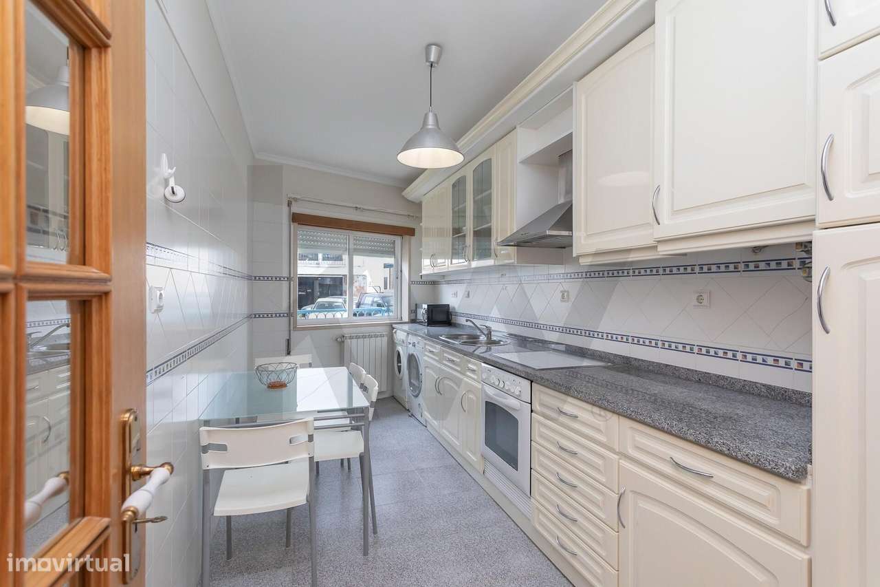Apartamento T2 Espaçoso com Garagem e Arrecadação – Quinta das Amoreir-9