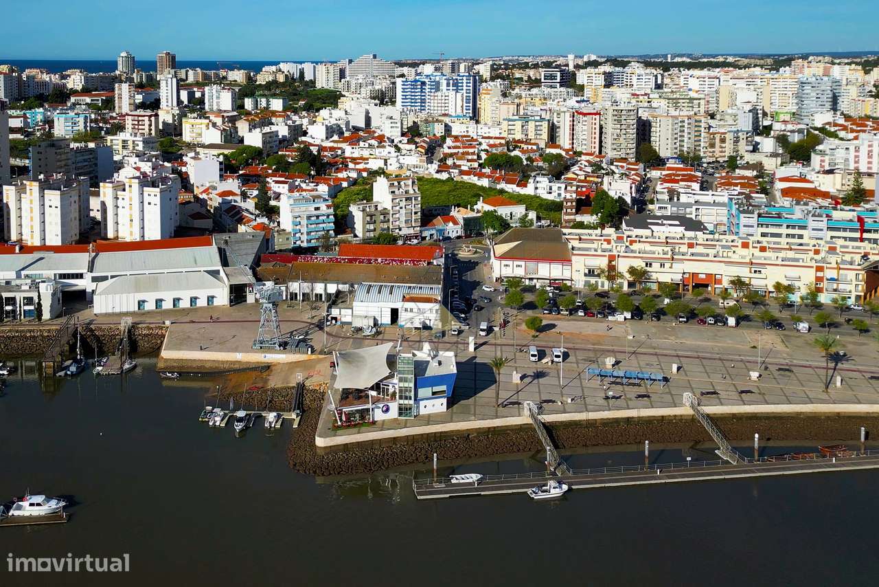 Moradia para Remodelar junto a Zona Ribeirinha de Portimão - Grande imagem: 5/47