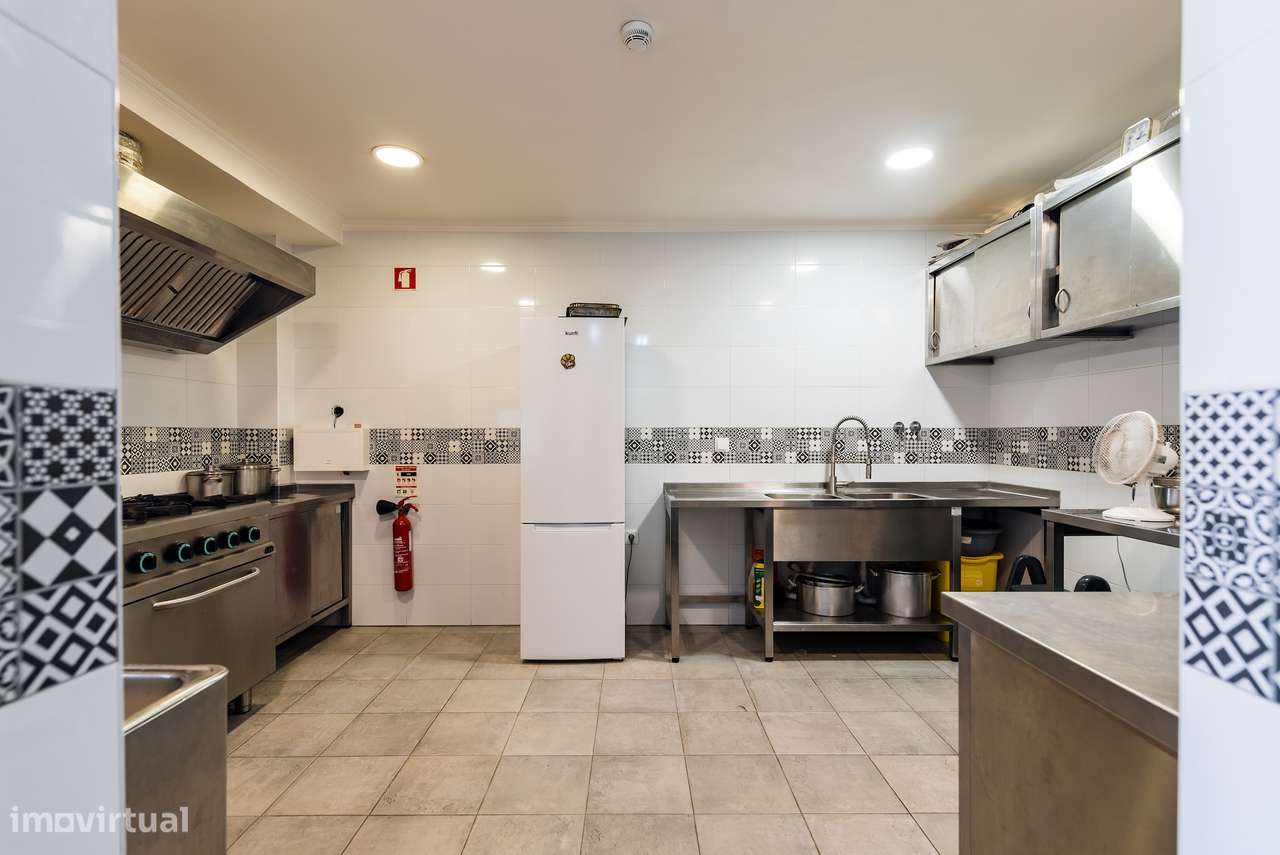 Moradia Espaçosa com Terreno, Vista Desafogada e Excelente Conforto - Grande imagem: 3/23